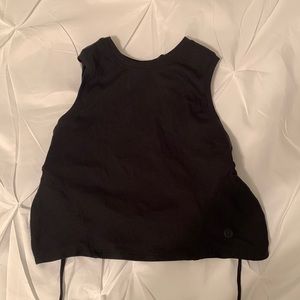 Lululemon size 4 cropped tie back tank